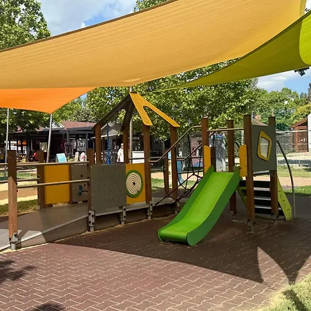 Ponton アパート Alsóörs