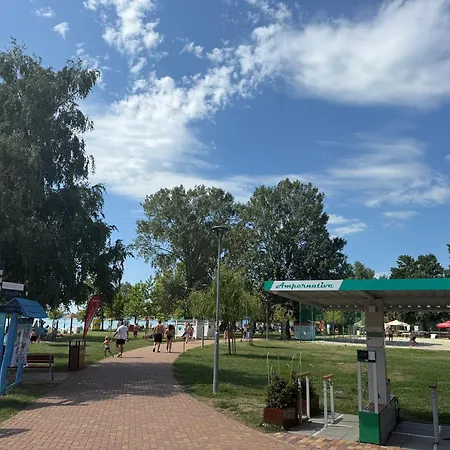 Ponton アパート Alsóörs